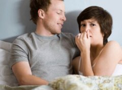 ������֪����ƨ͸¶���İ�֢�ź�